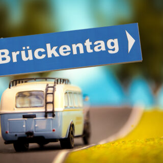 Schild 366 - Brückentag